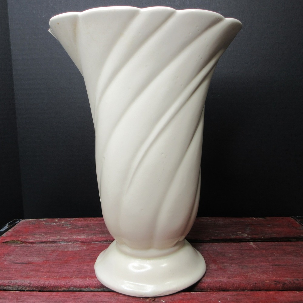 Vintage MCM Cream Ceramic Swirl Ribbed Scalloped Vase Pedestal Base Made in USA
